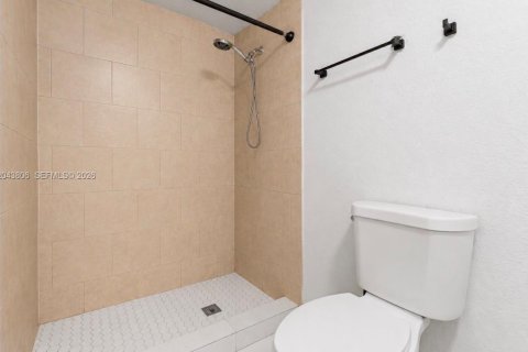 House in Miami, Florida 3 bedrooms, 102.38 sq.m. № 2248457 - photo 9
