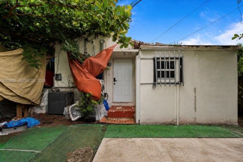 House in Miami, Florida 3 bedrooms, 102.38 sq.m. № 2248457 - photo 14