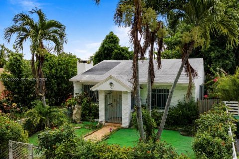 House in Miami, Florida 3 bedrooms, 102.38 sq.m. № 2248457 - photo 2