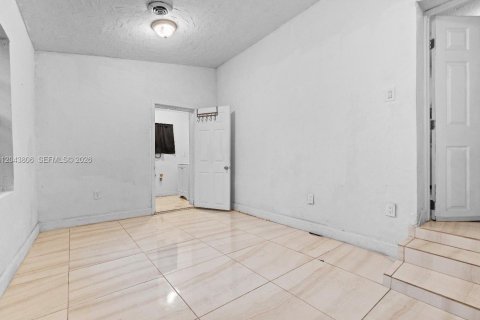 House in Miami, Florida 3 bedrooms, 102.38 sq.m. № 2248457 - photo 8