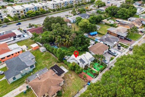 House in Miami, Florida 3 bedrooms, 102.38 sq.m. № 2248457 - photo 17