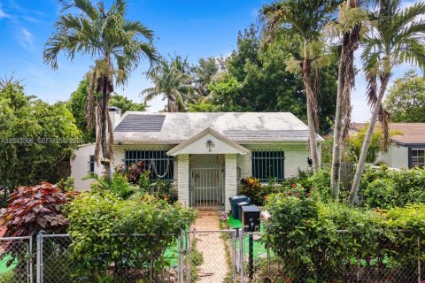 House in Miami, Florida 3 bedrooms, 102.38 sq.m. № 2248457