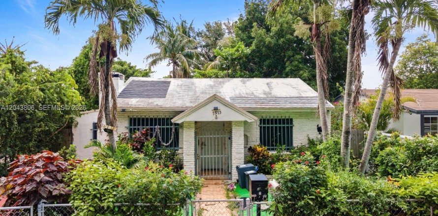 House in Miami, Florida 3 bedrooms, 102.38 sq.m. № 2248457