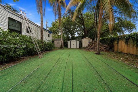 House in Miami, Florida 3 bedrooms, 102.38 sq.m. № 2248457 - photo 15