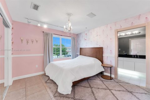 Casa en venta en Miramar, Florida, 4 dormitorios, 281.4 m2 № 1921941 - foto 19