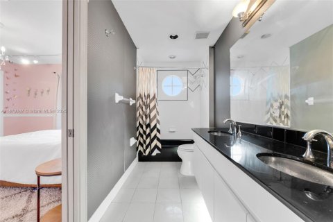 Casa en venta en Miramar, Florida, 4 dormitorios, 281.4 m2 № 1921941 - foto 21