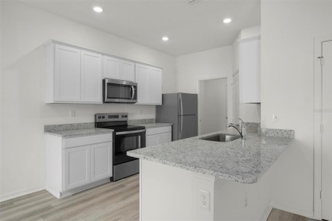 House in Astatula, Florida 4 bedrooms, 191.29 sq.m. № 1522802 - photo 7