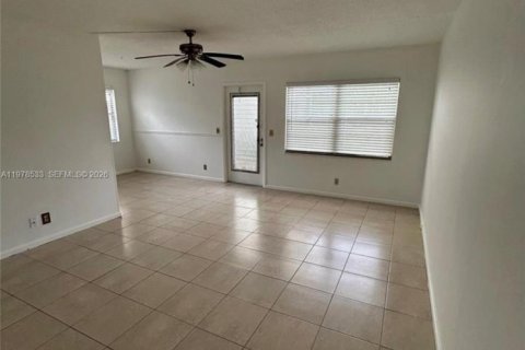 Condominio en alquiler en Boca Raton, Florida, 2 dormitorios, 78.04 m2 № 2080190 - foto 4