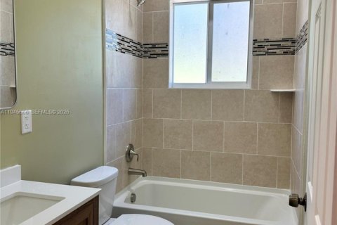 Casa en venta en Palm Bay, Florida, 4 dormitorios № 2001700 - foto 14