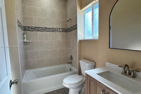 Casa en venta en Palm Bay, Florida, 4 dormitorios № 2001700 - foto 12