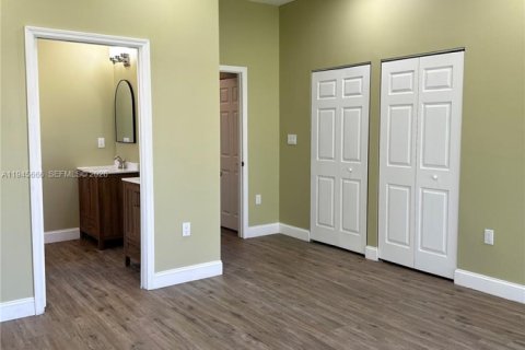 Casa en venta en Palm Bay, Florida, 4 dormitorios № 2001700 - foto 8