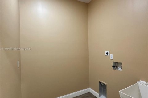 Casa en venta en Palm Bay, Florida, 4 dormitorios № 2001700 - foto 17