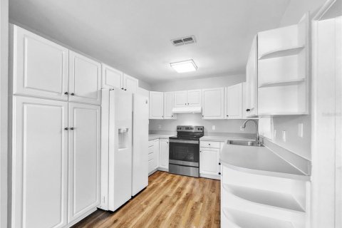 Villa ou maison à louer à Clearwater, Floride: 3 chambres, 144.18 m2 № 2425791 - photo 3