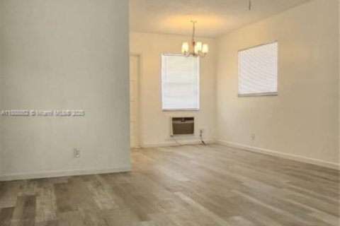 Condo in Hollywood, Florida, 1 bedroom № 1941039 - photo 3