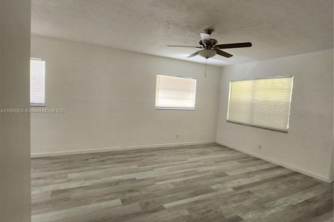 Condo in Hollywood, Florida, 1 bedroom № 1941039 - photo 8