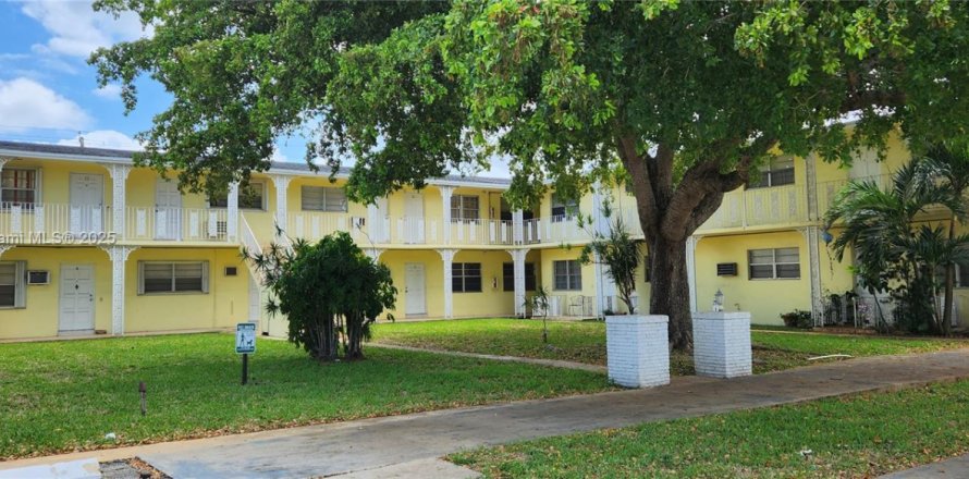 Condo in Hollywood, Florida, 1 bedroom № 1941039