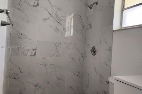 Condo in Hollywood, Florida, 1 bedroom № 1941039 - photo 20