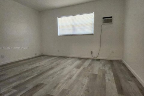 Condo in Hollywood, Florida, 1 bedroom № 1941039 - photo 17