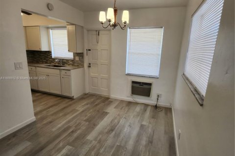 Condo in Hollywood, Florida, 1 bedroom № 1941039 - photo 5