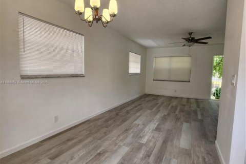 Condo in Hollywood, Florida, 1 bedroom № 1941039 - photo 6