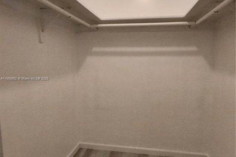 Condo in Hollywood, Florida, 1 bedroom № 1941039 - photo 18