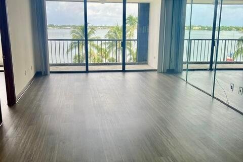 Condo in West Palm Beach, Florida, 2 bedrooms № 2184963 - photo 23