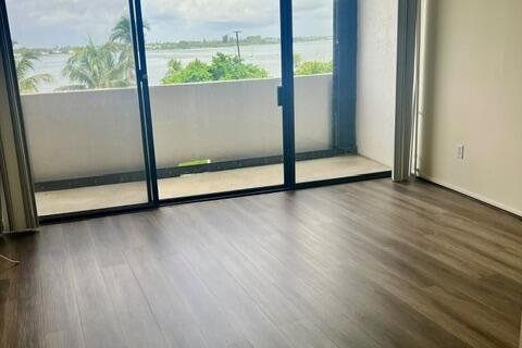 Condo in West Palm Beach, Florida, 2 bedrooms № 2184963 - photo 25