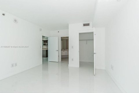 Condo in Miami, Florida, 2 bedrooms  № 1694513 - photo 15