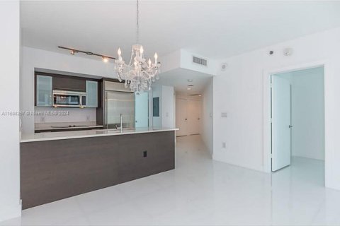 Condo in Miami, Florida, 2 bedrooms  № 1694513 - photo 1