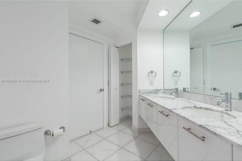 Condo in Miami, Florida, 2 bedrooms  № 1694513 - photo 18