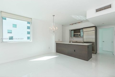 Condo in Miami, Florida, 2 bedrooms  № 1694513 - photo 7