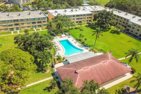 Condo in Saint Petersburg, Florida, 2 bedrooms № 2211491 - photo 2