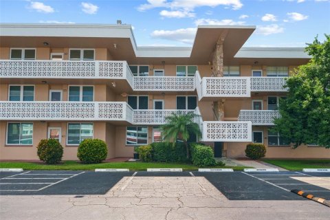 Condominio en Saint Petersburg, Florida, 2 dormitorios № 2211491