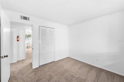 Condo in Saint Petersburg, Florida, 2 bedrooms № 2211491 - photo 23