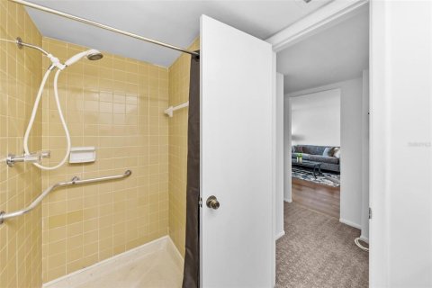 Condo in Saint Petersburg, Florida, 2 bedrooms № 2211491 - photo 25