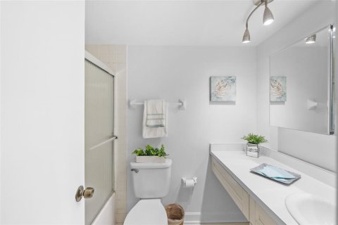 Condo in Saint Petersburg, Florida, 2 bedrooms № 2211491 - photo 21