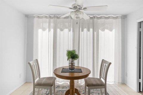 Condo in Saint Petersburg, Florida, 2 bedrooms № 2211491 - photo 14