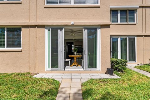 Condo in Saint Petersburg, Florida, 2 bedrooms № 2211491 - photo 28