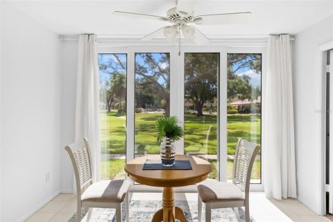 Condo in Saint Petersburg, Florida, 2 bedrooms № 2211491 - photo 4