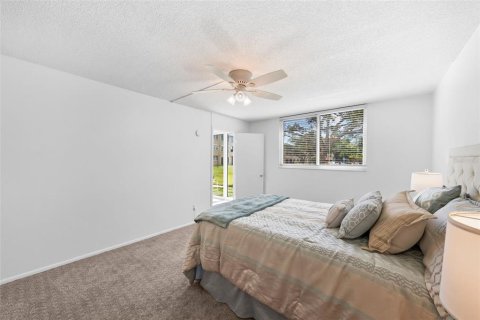 Condo in Saint Petersburg, Florida, 2 bedrooms № 2211491 - photo 18