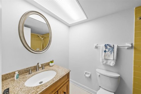 Condo in Saint Petersburg, Florida, 2 bedrooms № 2211491 - photo 24