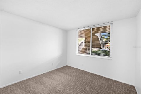 Condo in Saint Petersburg, Florida, 2 bedrooms № 2211491 - photo 22