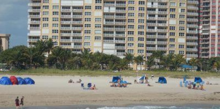 Condominio en Pompano Beach, Florida, 2 dormitorios  № 1175121