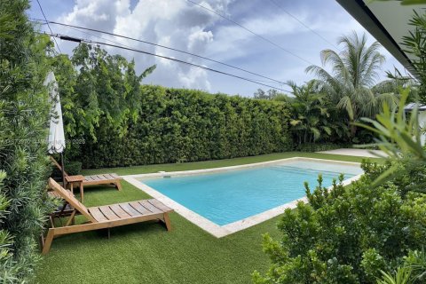 Villa ou maison à vendre à Miami, Floride: 4 chambres, 180.88 m2 № 1931037 - photo 1