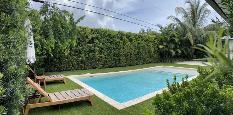 Villa ou maison à Miami, Floride 4 chambres, 180.88 m2 № 1931037