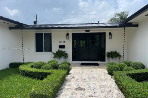 Villa ou maison à vendre à Miami, Floride: 4 chambres, 180.88 m2 № 1931037 - photo 2