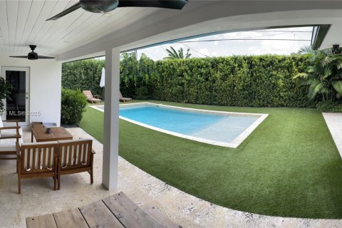 Villa ou maison à vendre à Miami, Floride: 4 chambres, 180.88 m2 № 1931037 - photo 11
