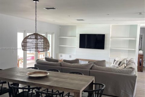 Villa ou maison à vendre à Miami, Floride: 4 chambres, 180.88 m2 № 1931037 - photo 6