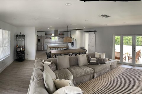 Villa ou maison à vendre à Miami, Floride: 4 chambres, 180.88 m2 № 1931037 - photo 5