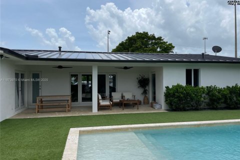 Villa ou maison à vendre à Miami, Floride: 4 chambres, 180.88 m2 № 1931037 - photo 13